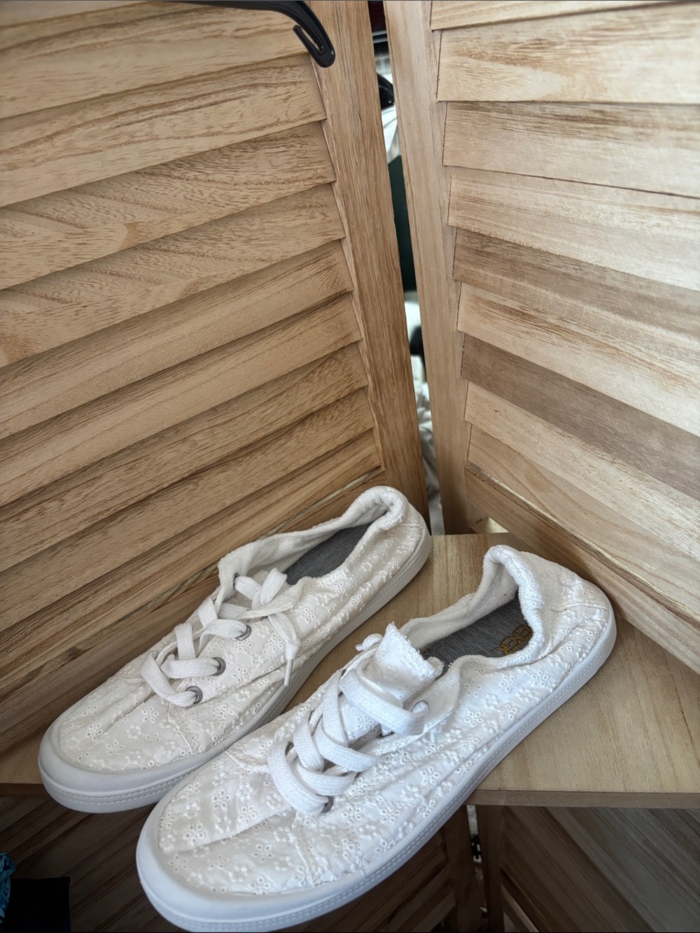 Women’s White Eyelet Sneakers 10